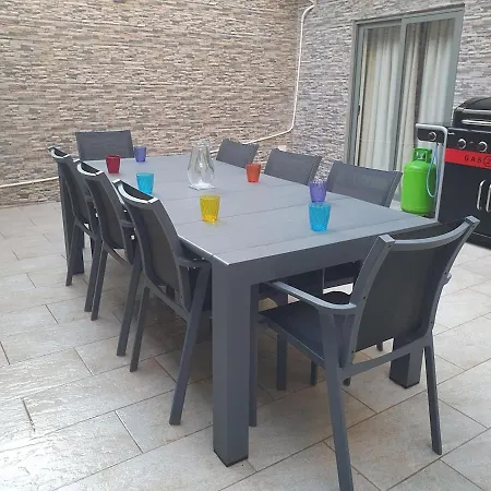 Modern, Stylish & Comfortable 3 Bedroom With Jacuzzi, Aquarium And Private Yard With Barbeque Apartamento