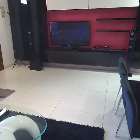 Modern, Stylish & Comfortable 3 Bedroom With Jacuzzi, Aquarium And Private Yard With Barbeque Apartamento *