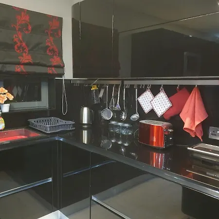 Apartamento Modern, Stylish & Comfortable 3 Bedroom With Jacuzzi, Aquarium And Private Yard With Barbeque