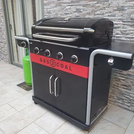 Modern, Stylish & Comfortable 3 Bedroom With Jacuzzi, Aquarium And Private Yard With Barbeque Mellieha