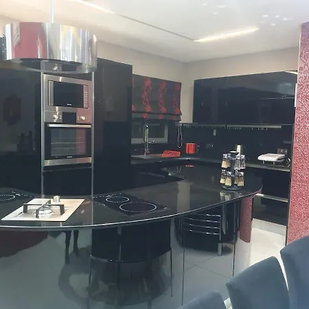 Modern, Stylish & Comfortable 3 Bedroom With Jacuzzi, Aquarium And Private Yard With Barbeque * Mellieha