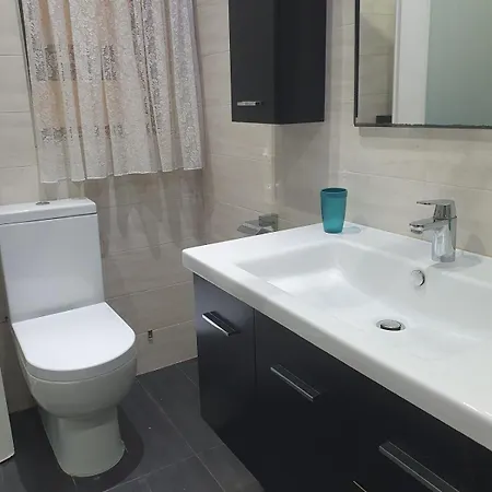 Modern, Stylish & Comfortable 3 Bedroom With Jacuzzi, Aquarium And Private Yard With Barbeque * Mellieha