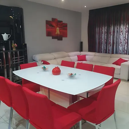 Modern, Stylish & Comfortable 3 Bedroom With Jacuzzi, Aquarium And Private Yard With Barbeque Apartamento Mellieha