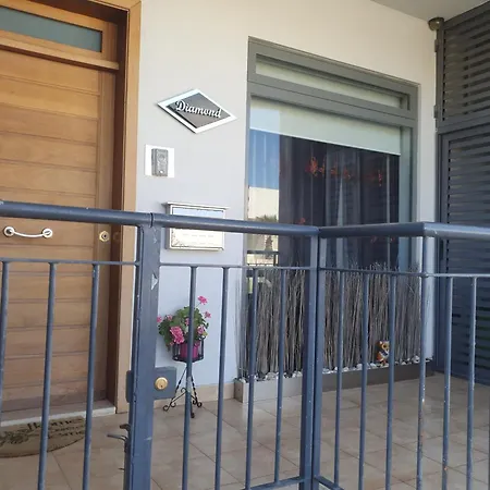 Modern, Stylish & Comfortable 3 Bedroom With Jacuzzi, Aquarium And Private Yard With Barbeque Mellieha