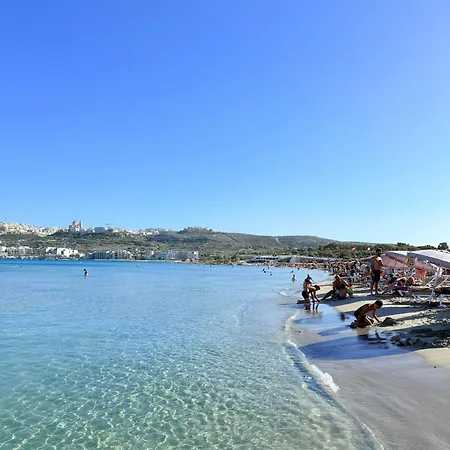 Modern, Stylish & Comfortable 3 Bedroom With Jacuzzi, Aquarium And Private Yard With Barbeque