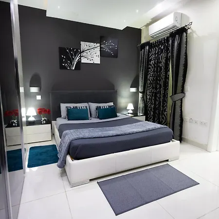 Modern, Stylish & Comfortable 3 Bedroom With Jacuzzi, Aquarium And Private Yard With Barbeque