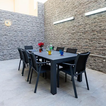 Modern, Stylish & Comfortable 3 Bedroom With Jacuzzi, Aquarium And Private Yard With Barbeque * Mellieha