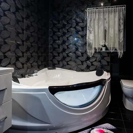 Modern, Stylish & Comfortable 3 Bedroom With Jacuzzi, Aquarium And Private Yard With Barbeque Mellieha