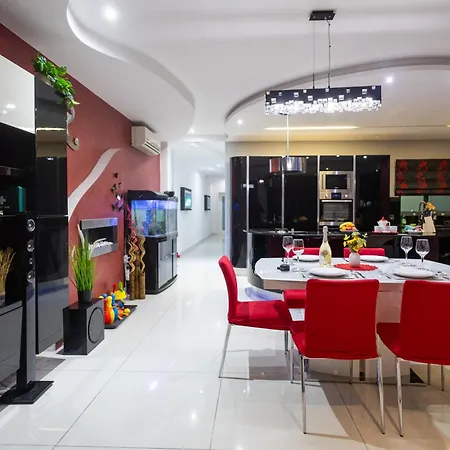 Modern, Stylish & Comfortable 3 Bedroom With Jacuzzi, Aquarium And Private Yard With Barbeque Mellieha