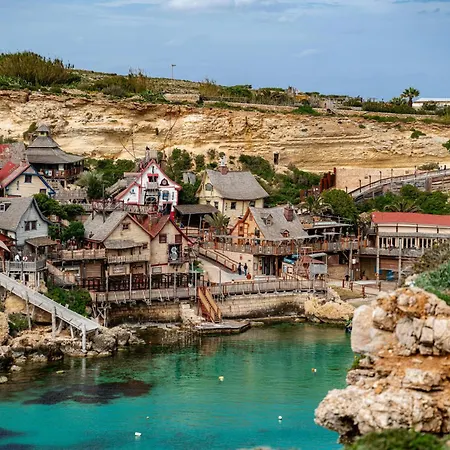 Modern, Stylish & Comfortable 3 Bedroom With Jacuzzi, Aquarium And Private Yard With Barbeque Mellieha