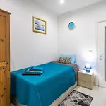 Modern, Stylish & Comfortable 3 Bedroom With Jacuzzi, Aquarium And Large Private Yard With Barbeque شقة