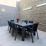 Modern, Stylish & Comfortable 3 Bedroom With Jacuzzi, Aquarium And Large Private Yard With Barbeque * المليحة