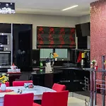 Modern, Stylish & Comfortable 3 Bedroom With Jacuzzi, Aquarium And Large Private Yard With Barbeque المليحة