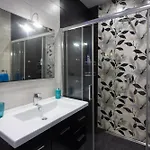 شقة Modern, Stylish & Comfortable 3 Bedroom With Jacuzzi, Aquarium And Large Private Yard With Barbeque المليحة