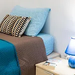 Modern, Stylish & Comfortable 3 Bedroom With Jacuzzi, Aquarium And Large Private Yard With Barbeque شقة
