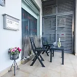 Modern, Stylish & Comfortable 3 Bedroom With Jacuzzi, Aquarium And Large Private Yard With Barbeque شقة المليحة