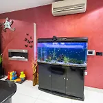 Modern, Stylish & Comfortable 3 Bedroom With Jacuzzi, Aquarium And Large Private Yard With Barbeque شقة