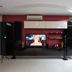 شقة Modern, Stylish & Comfortable 3 Bedroom With Jacuzzi, Aquarium And Large Private Yard With Barbeque *