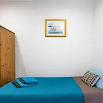 شقة Modern, Stylish & Comfortable 3 Bedroom With Jacuzzi, Aquarium And Large Private Yard With Barbeque