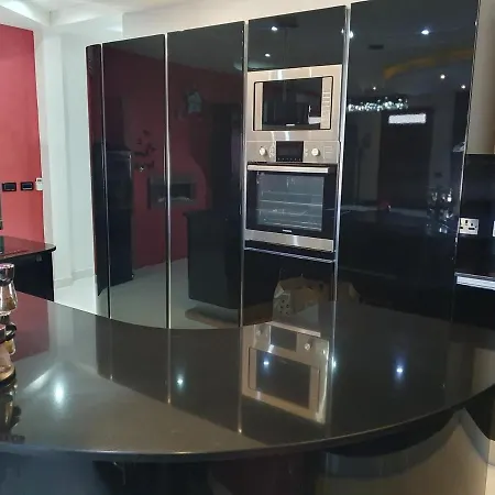 Modern, Stylish & Comfortable 3 Bedroom With Jacuzzi, Aquarium And Private Yard With Barbeque Lejlighed Mellieħa