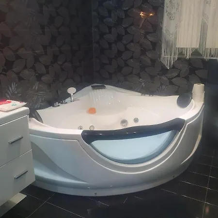 Modern, Stylish & Comfortable 3 Bedroom With Jacuzzi, Aquarium And Private Yard With Barbeque Lejlighed Mellieħa