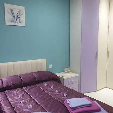 Modern, Stylish & Comfortable 3 Bedroom With Jacuzzi, Aquarium And Private Yard With Barbeque Mellieħa