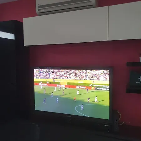 Modern, Stylish & Comfortable 3 Bedroom With Jacuzzi, Aquarium And Private Yard With Barbeque