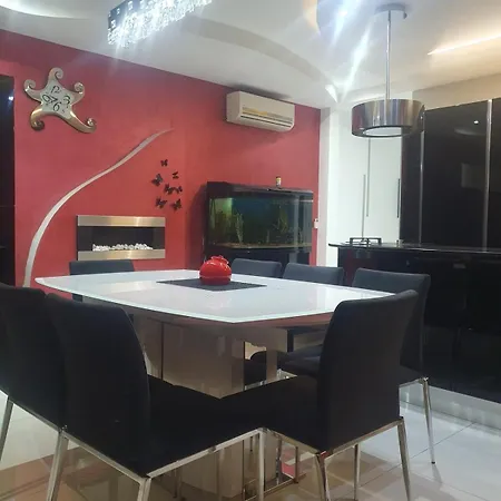 Modern, Stylish & Comfortable 3 Bedroom With Jacuzzi, Aquarium And Private Yard With Barbeque Mellieħa