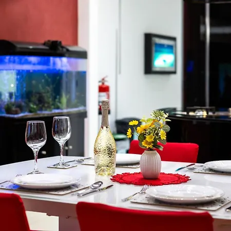 Modern, Stylish & Comfortable 3 Bedroom With Jacuzzi, Aquarium And Private Yard With Barbeque *