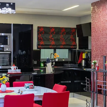 Modern, Stylish & Comfortable 3 Bedroom With Jacuzzi, Aquarium And Private Yard With Barbeque Mellieħa