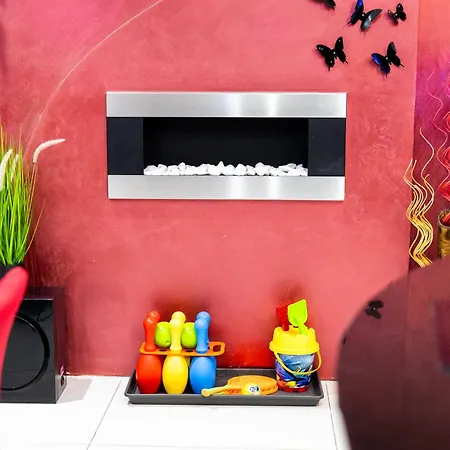 Modern, Stylish & Comfortable 3 Bedroom With Jacuzzi, Aquarium And Private Yard With Barbeque Lejlighed