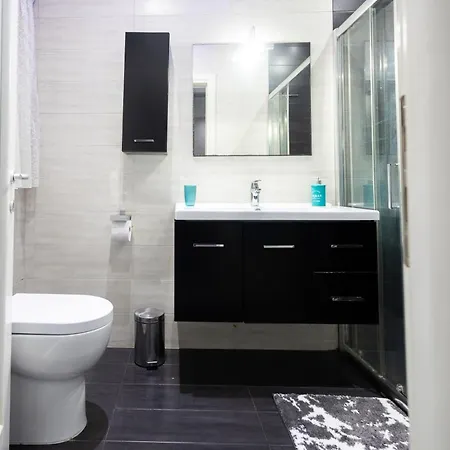 Lejlighed Modern, Stylish & Comfortable 3 Bedroom With Jacuzzi, Aquarium And Private Yard With Barbeque Mellieħa