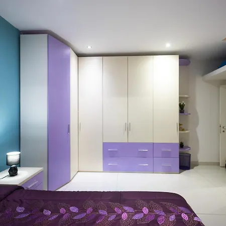 Modern, Stylish & Comfortable 3 Bedroom With Jacuzzi, Aquarium And Large Private Yard With Barbeque * Mellieħa