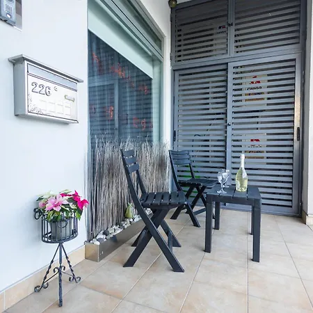 Modern, Stylish & Comfortable 3 Bedroom With Jacuzzi, Aquarium And Private Yard With Barbeque Lejlighed Mellieħa