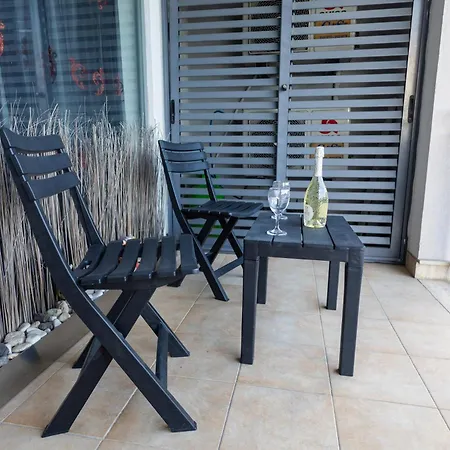 Lejlighed Modern, Stylish & Comfortable 3 Bedroom With Jacuzzi, Aquarium And Private Yard With Barbeque