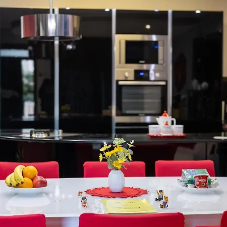 شقة Modern, Stylish & Comfortable 3 Bedroom With Jacuzzi, Aquarium And Large Private Yard With Barbeque