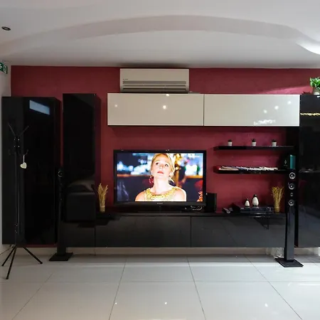 شقة Modern, Stylish & Comfortable 3 Bedroom With Jacuzzi, Aquarium And Large Private Yard With Barbeque *