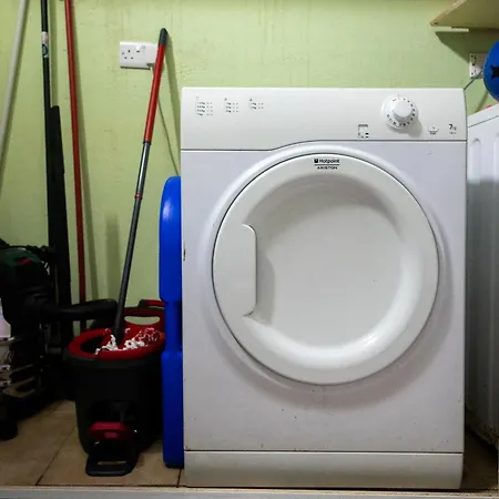 Modern, Stylish & Comfortable 3 Bedroom With Jacuzzi, Aquarium And Large Private Yard With Barbeque شقة *