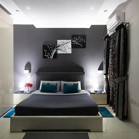 Modern, Stylish & Comfortable 3 Bedroom With Jacuzzi, Aquarium And Large Private Yard With Barbeque شقة *