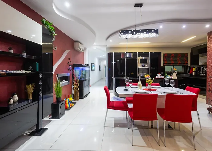 Modern, Stylish & Comfortable 3 Bedroom With Jacuzzi, Aquarium And Large Private Yard With Barbeque Mellieħa