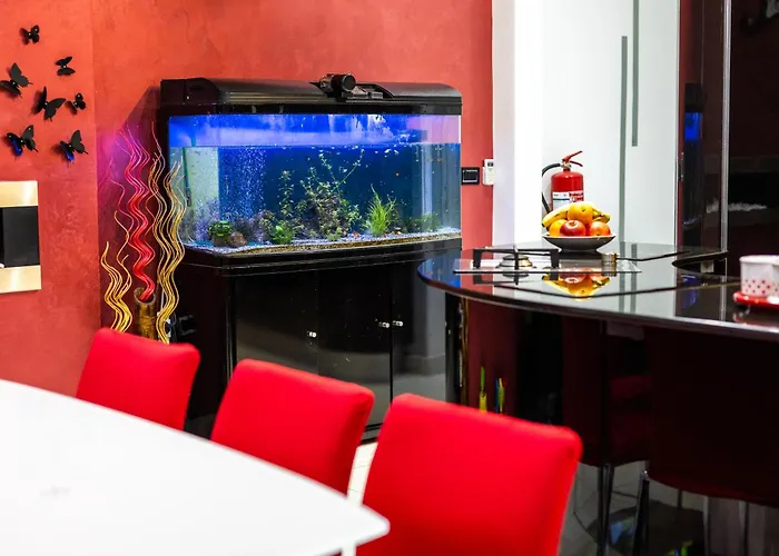 Modern, Stylish & Comfortable 3 Bedroom With Jacuzzi, Aquarium And Large Private Yard With Barbeque شقة المليحة