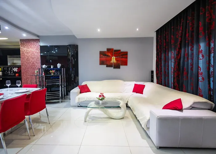 Διαμέρισμα Modern, Stylish & Comfortable 3 Bedroom With Jacuzzi, Aquarium And Large Private Yard With Barbeque Mellieħa