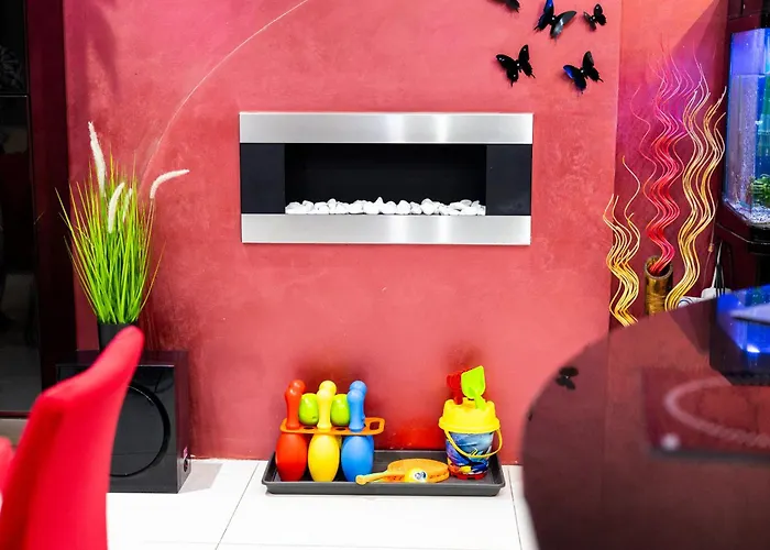 Modern, Stylish & Comfortable 3 Bedroom With Jacuzzi, Aquarium And Large Private Yard With Barbeque Διαμέρισμα