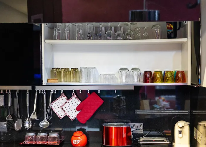 Modern, Stylish & Comfortable 3 Bedroom With Jacuzzi, Aquarium And Large Private Yard With Barbeque شقة *