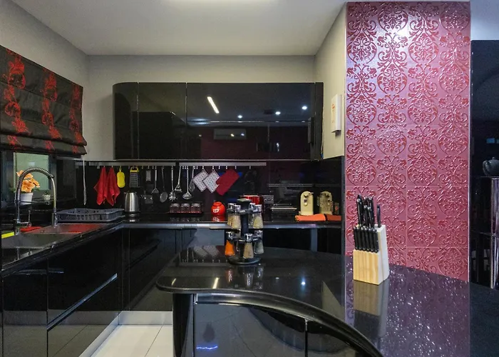 Modern, Stylish & Comfortable 3 Bedroom With Jacuzzi, Aquarium And Large Private Yard With Barbeque * المليحة