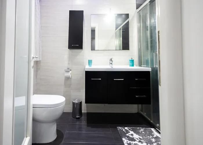 شقة Modern, Stylish & Comfortable 3 Bedroom With Jacuzzi, Aquarium And Large Private Yard With Barbeque المليحة