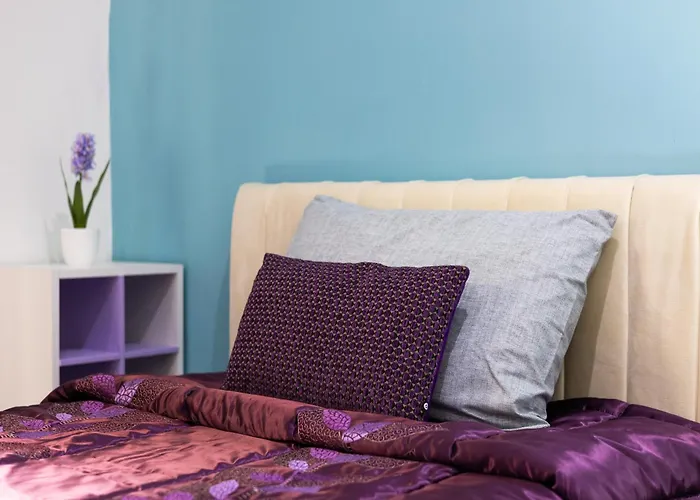 Modern, Stylish & Comfortable 3 Bedroom With Jacuzzi, Aquarium And Large Private Yard With Barbeque