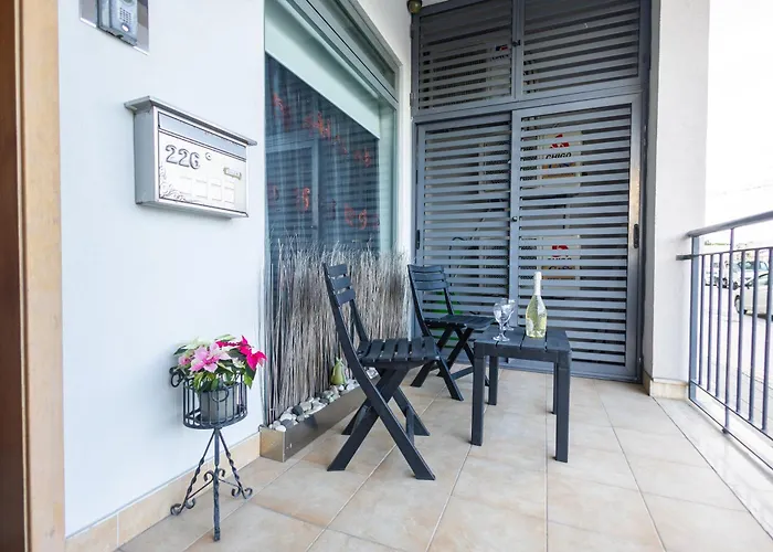 Modern, Stylish & Comfortable 3 Bedroom With Jacuzzi, Aquarium And Large Private Yard With Barbeque Διαμέρισμα Mellieħa