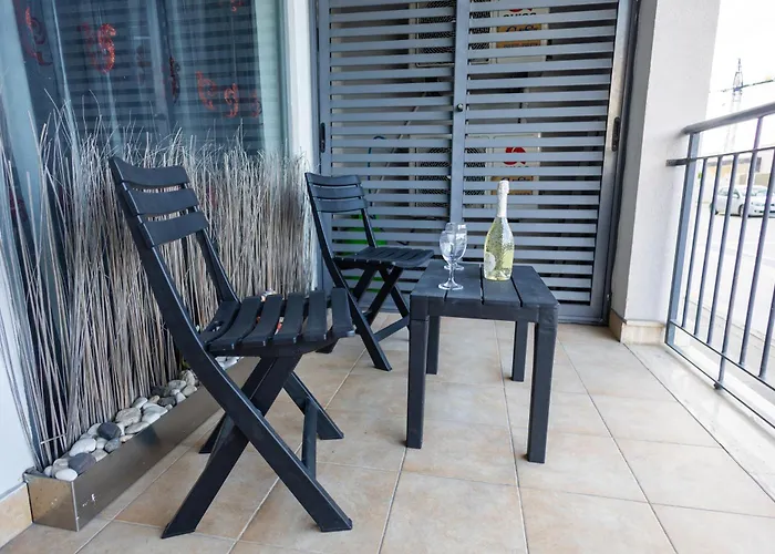 Διαμέρισμα Modern, Stylish & Comfortable 3 Bedroom With Jacuzzi, Aquarium And Large Private Yard With Barbeque