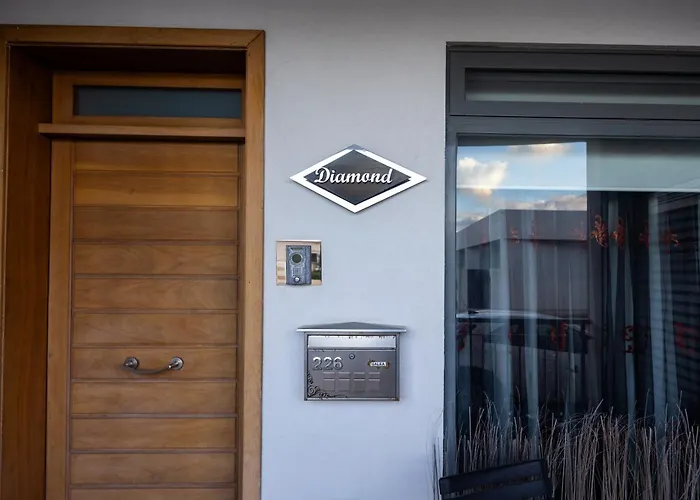 Modern, Stylish & Comfortable 3 Bedroom With Jacuzzi, Aquarium And Large Private Yard With Barbeque Διαμέρισμα Mellieħa